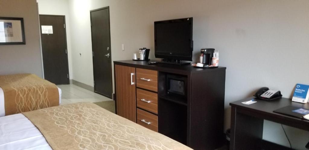 Comfort Inn & Suites Tulsa I-44 West - Rt 66 image 24